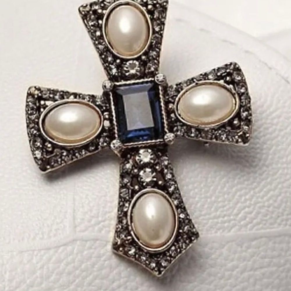 ⭐️ Crystal & pearl brooch/lapel pin ⭐️ - Picture 1 of 4